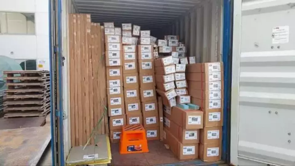 big-pergola-container-landed