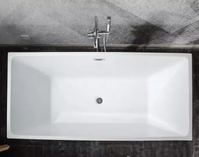 Retrangular bathtub