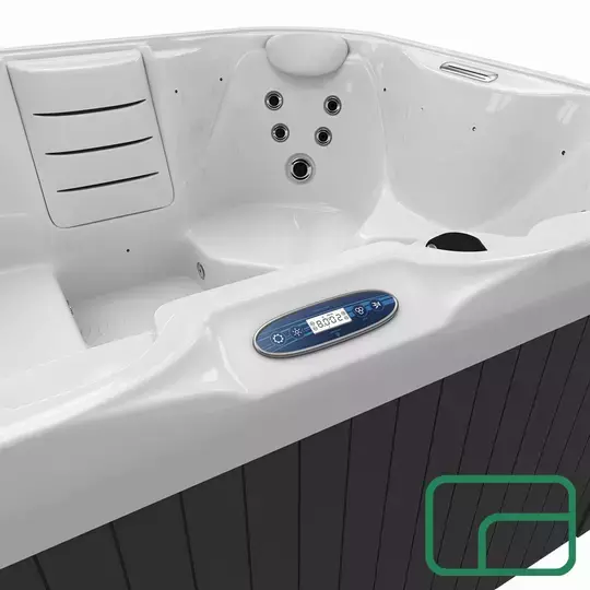 Cosy's Tempting 4-Person Spa