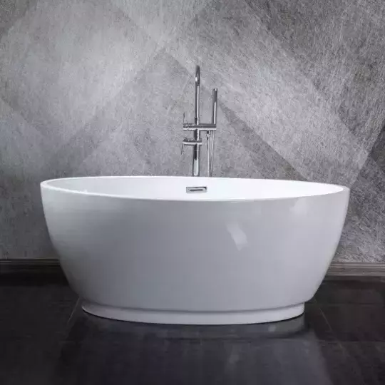 Elegant oval bathtub