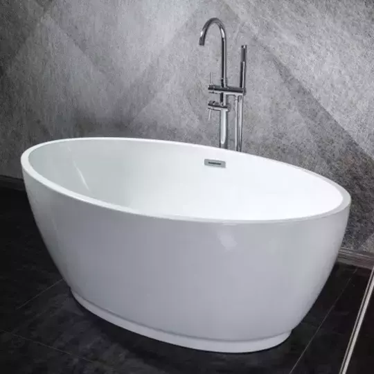 Elegant oval bathtub