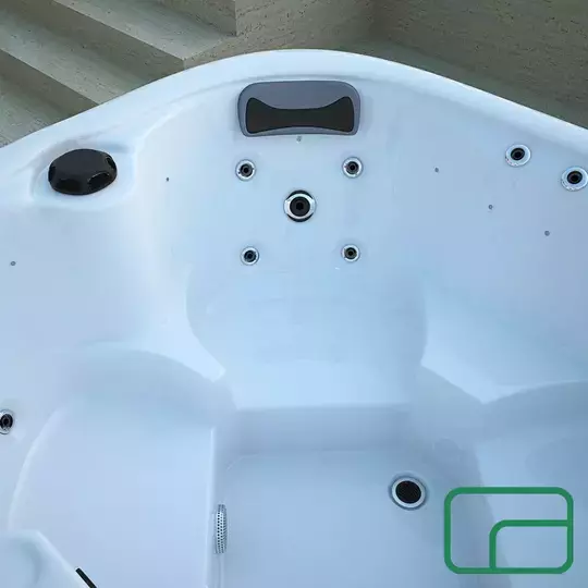 Rejuvenating Family 4-Person Spa