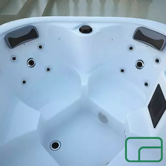 Rejuvenating Family 4-Person Spa